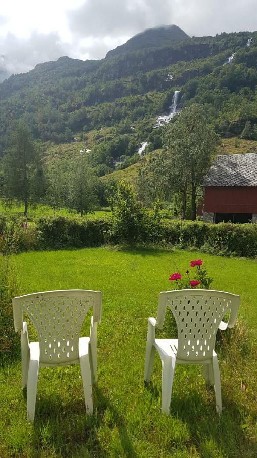 Glacier And Waterfall View Briksdalsbre Exterior foto